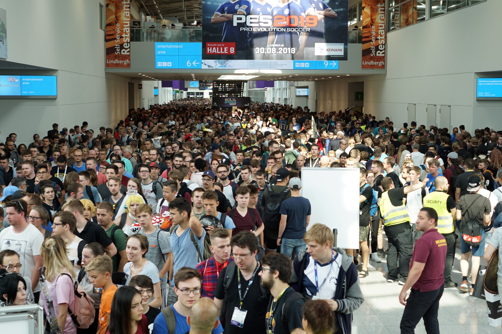 Volle Hallen bei der gamescom